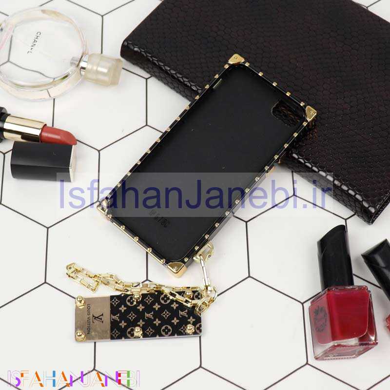 اصفهان جانبی-قاب فانتزی صندوقی LV مشکی طلایی + آویز دستی iPhone 7/8