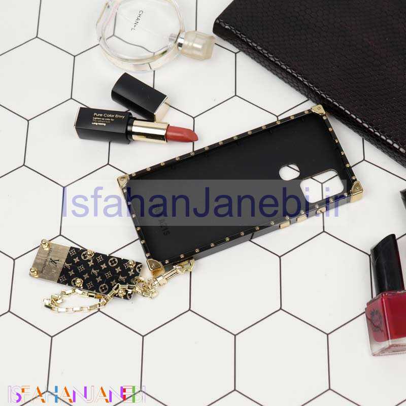اصفهان جانبی-قاب فانتزی صندوقی LV مشکی طلایی + آویز دستی Samsung A21s