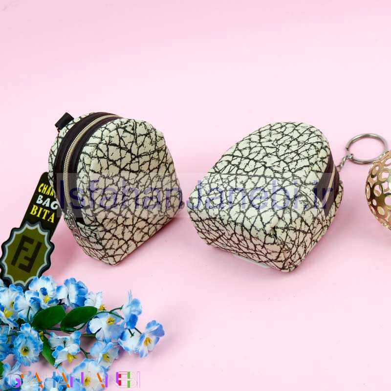 اصفهان جانبی-کیف کوله ای هندزفری و شارژر طرح کرمی خط دار