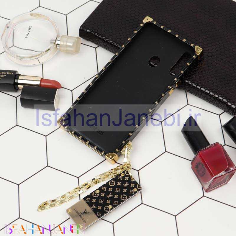 اصفهان جانبی-قاب فانتزی صندوقی LV مشکی طلایی + آویز دستی Samsung A20s
